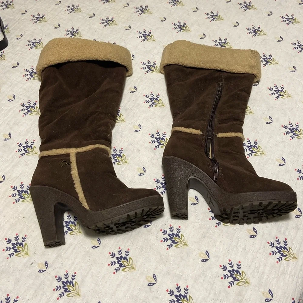 Size 8.5 - Picture 1 of 1